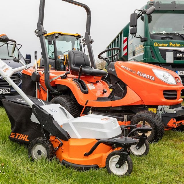 Günter Prehn GmbH, Frank Vogel, 45 Jahre, Kompetenz, Gartenneuanlage, Gartenpflege, Zaunbau, Pflasterung, Winterdienst, Rasenpflege, Baumpflege, Schnitt, Sträucherschnitt, Containerdienst, Baggerarbeiten, Radladerarbeiten, Langenredder 7, 23743 Grömitz/Lenste